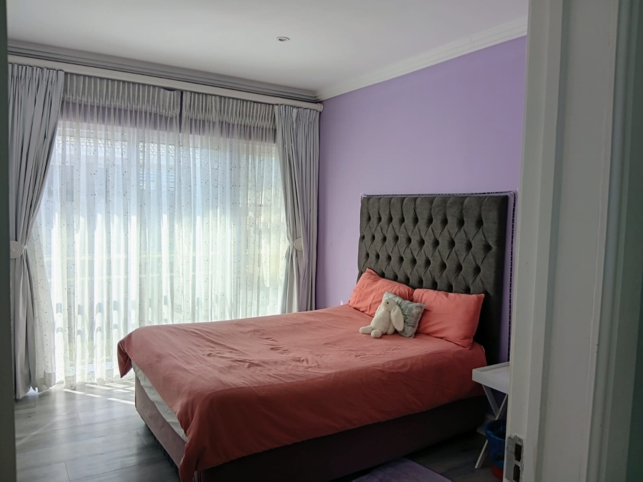 5 Bedroom Property for Sale in Beacon Bay Eastern Cape